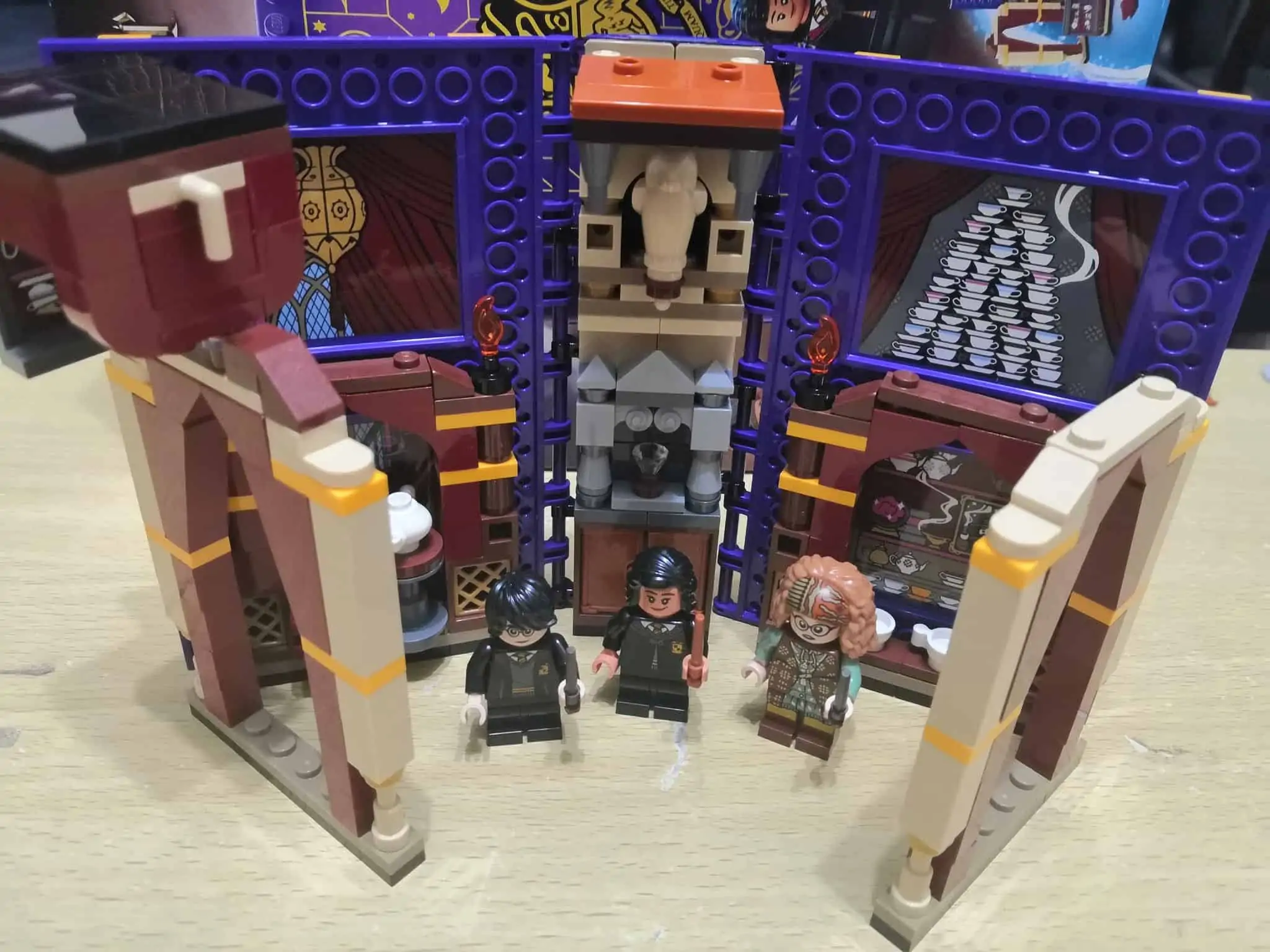 Combining the 2021 LEGO Harry Potter Hogwarts Moments Classrooms / Books 