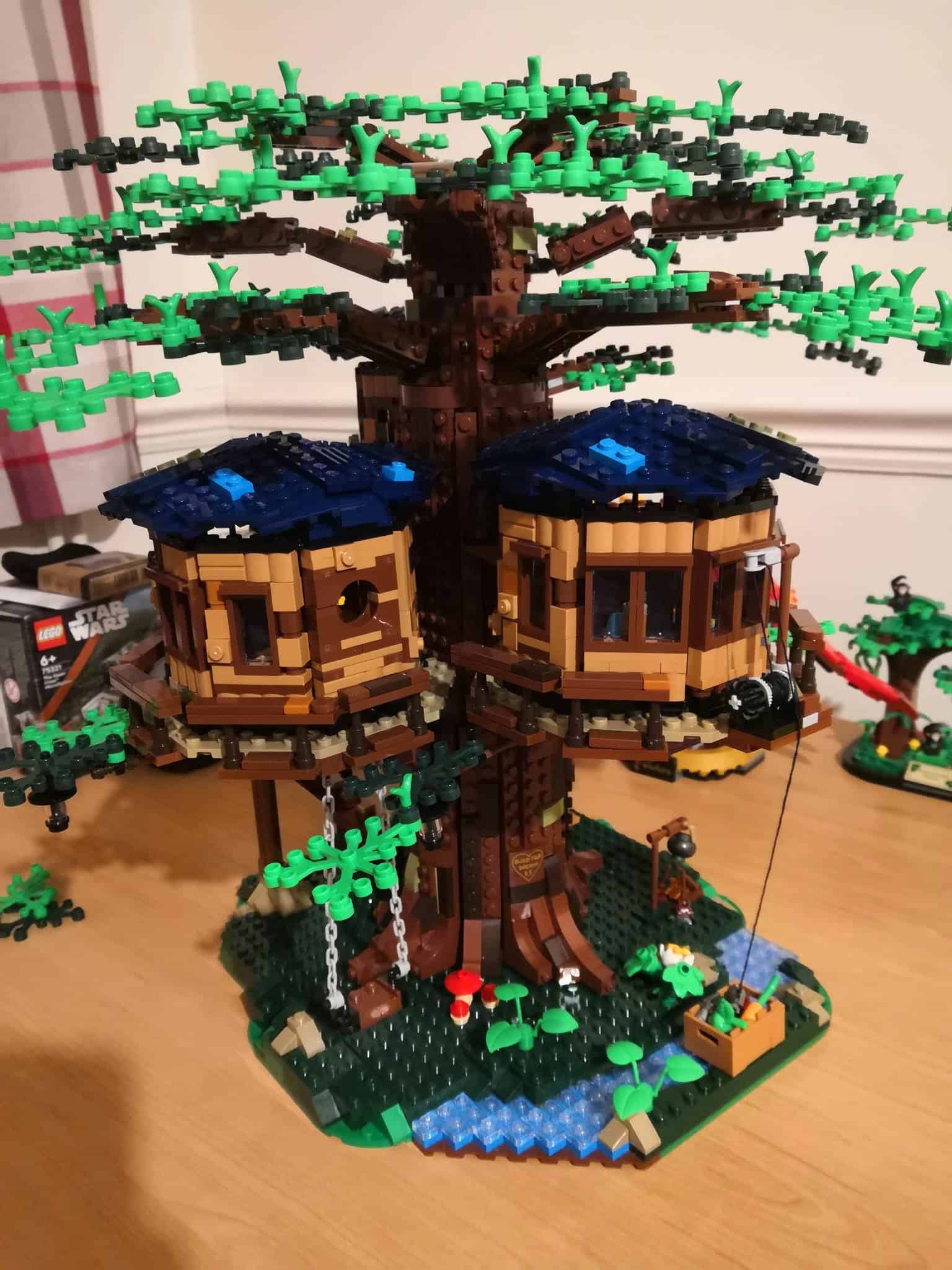 Finally completed the LEGO IDEAS Treehouse set. It's more beautiful and  phenomenal than I ever thought it could be. If it were possible to marry a  LEGO set, this would be the