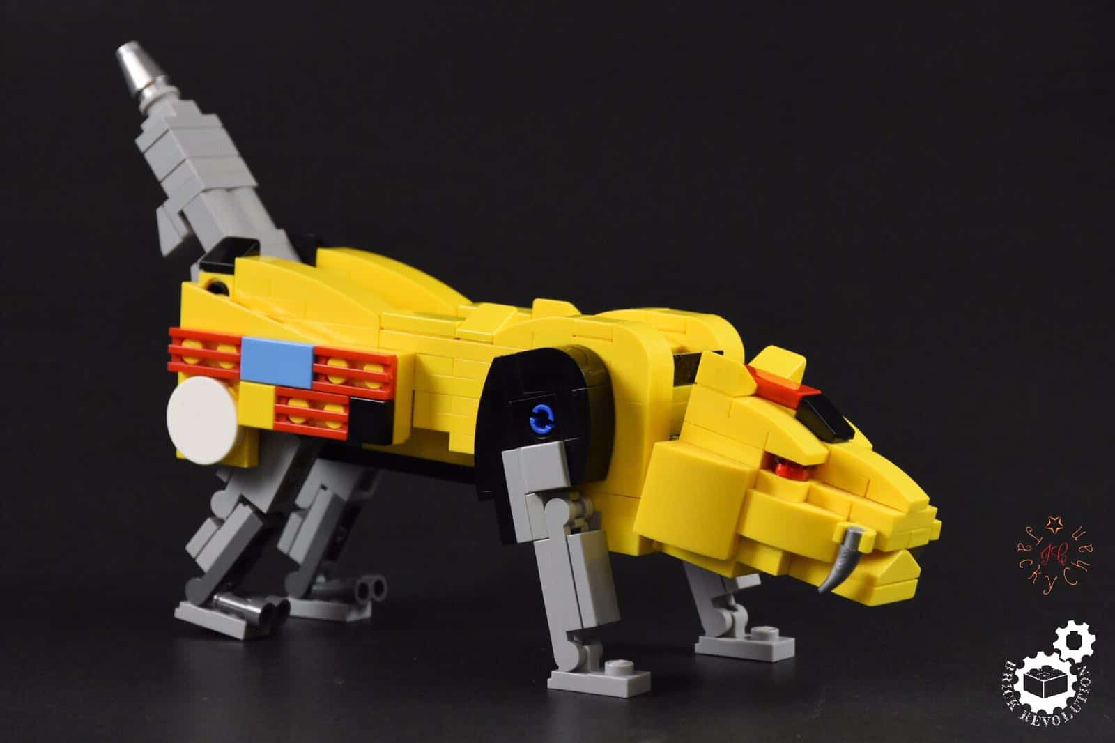 LEGO Power Rangers yellow sabretooth zord