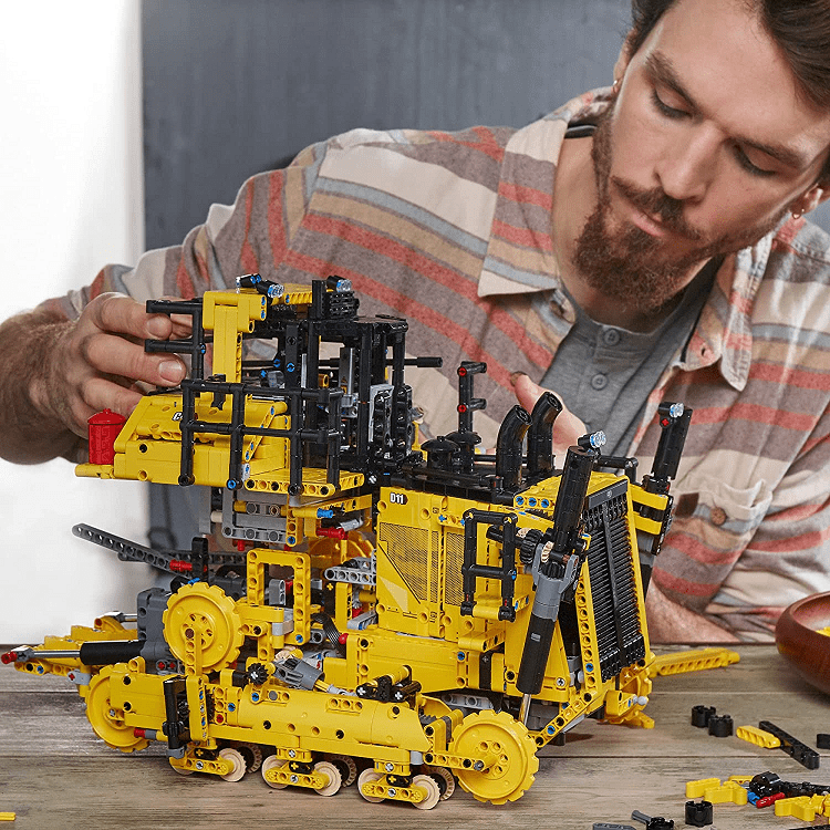 LEGO Cat d11 bulldozer (42131)